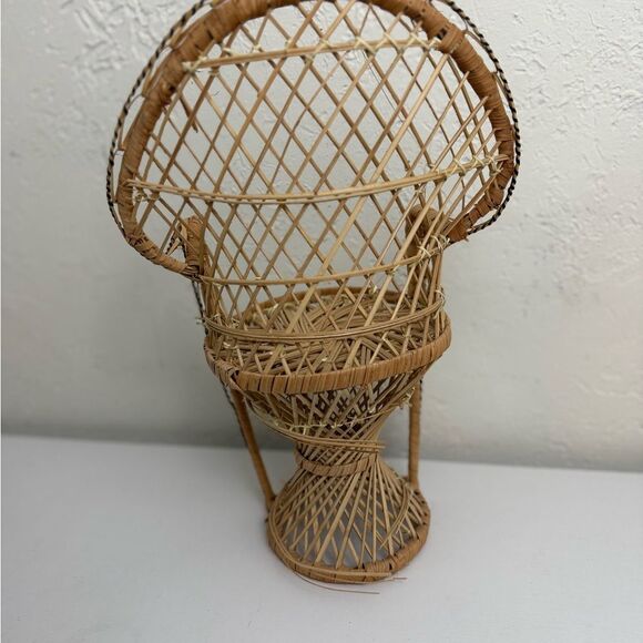 VINTAGE ✨ Wicker Peacock Doll Chair - Picture 3 of 4